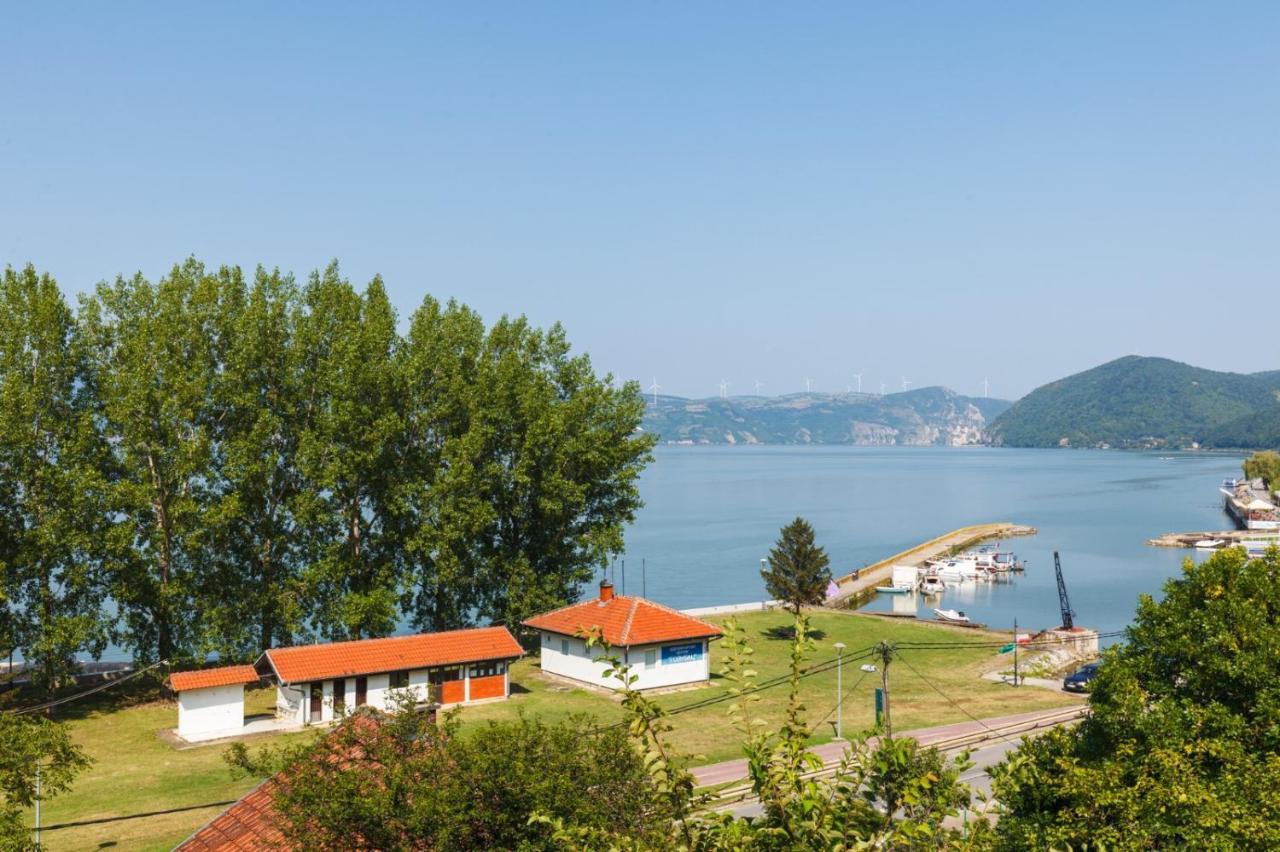 Apartmani Porto Golubăţ Exterior foto