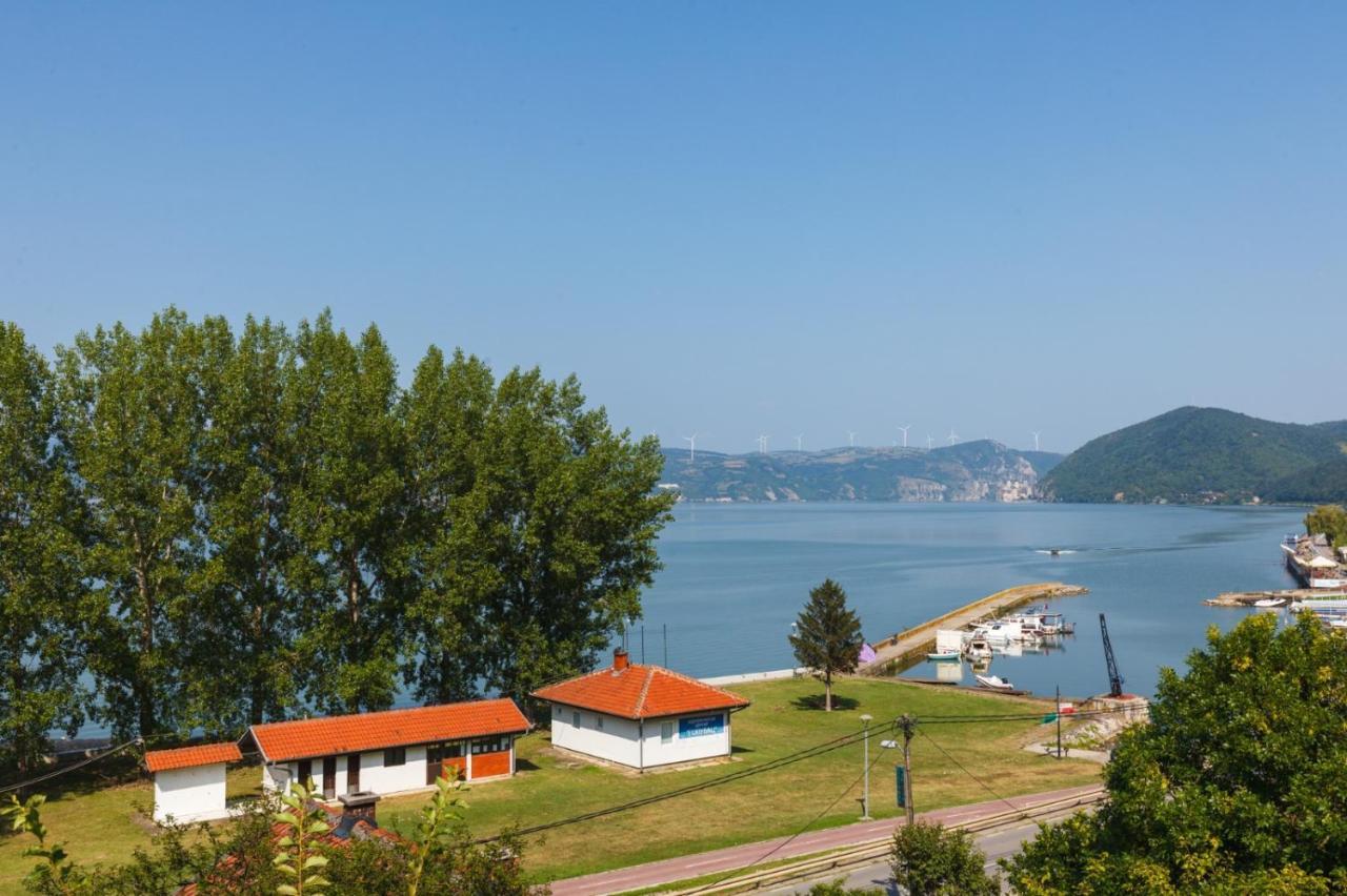 Apartmani Porto Golubăţ Exterior foto